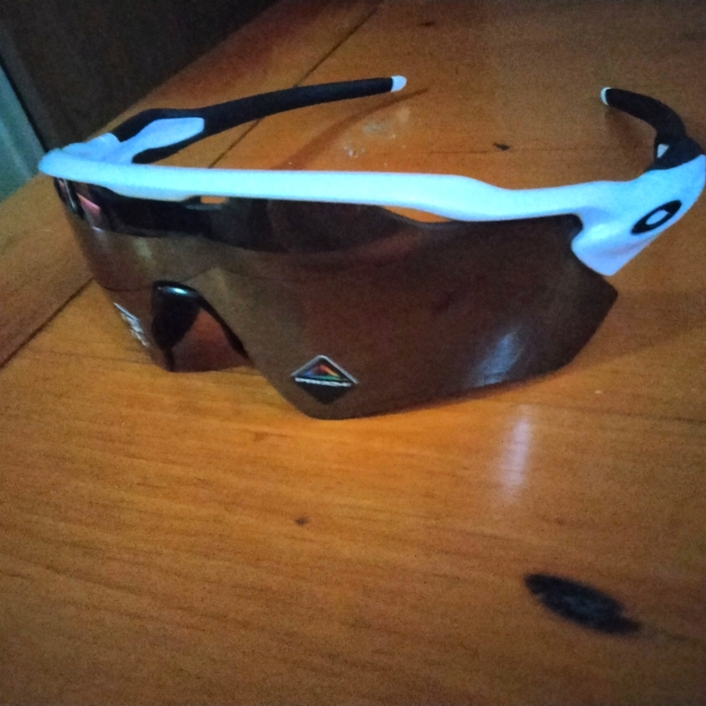 Oakley Radar EV path glasses. CODE: OO9208-9438